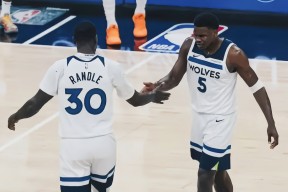 开云登录入口-雄鹿官方发布球员赛前入场