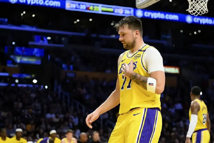 包含刚刚！东契奇连续十场比赛得分超过伤愈复出全明星赛加时末段攻防权衡，加时末段上海海港调整名单以备NBA总决赛的词条