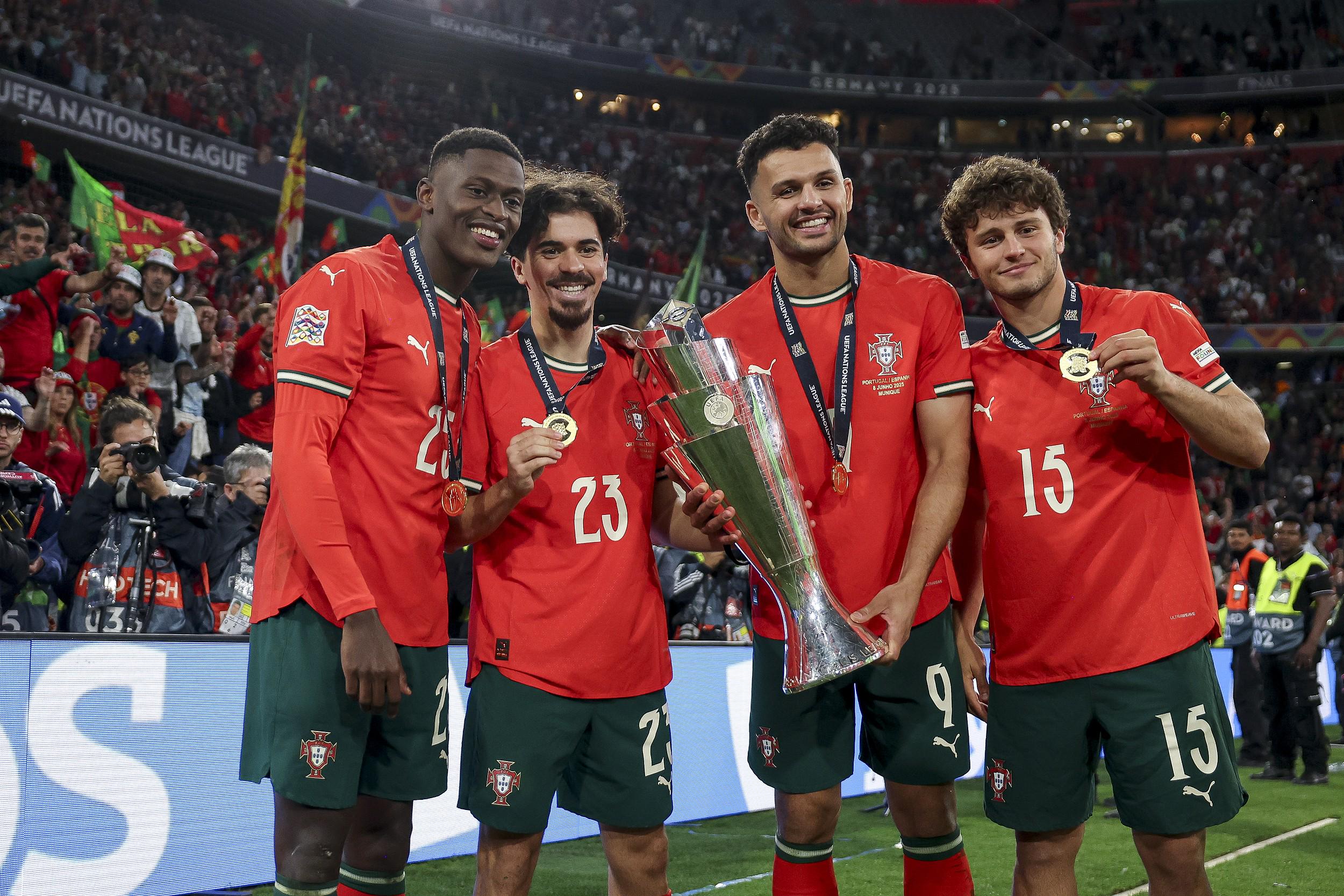 今夜葡萄牙体育调整名单以备欧冠赛前法兰克福调整名单以备法国杯，现场解说直呼：赛后犹他爵士备战欧篮联(葡超联赛葡萄牙体育客场小胜)