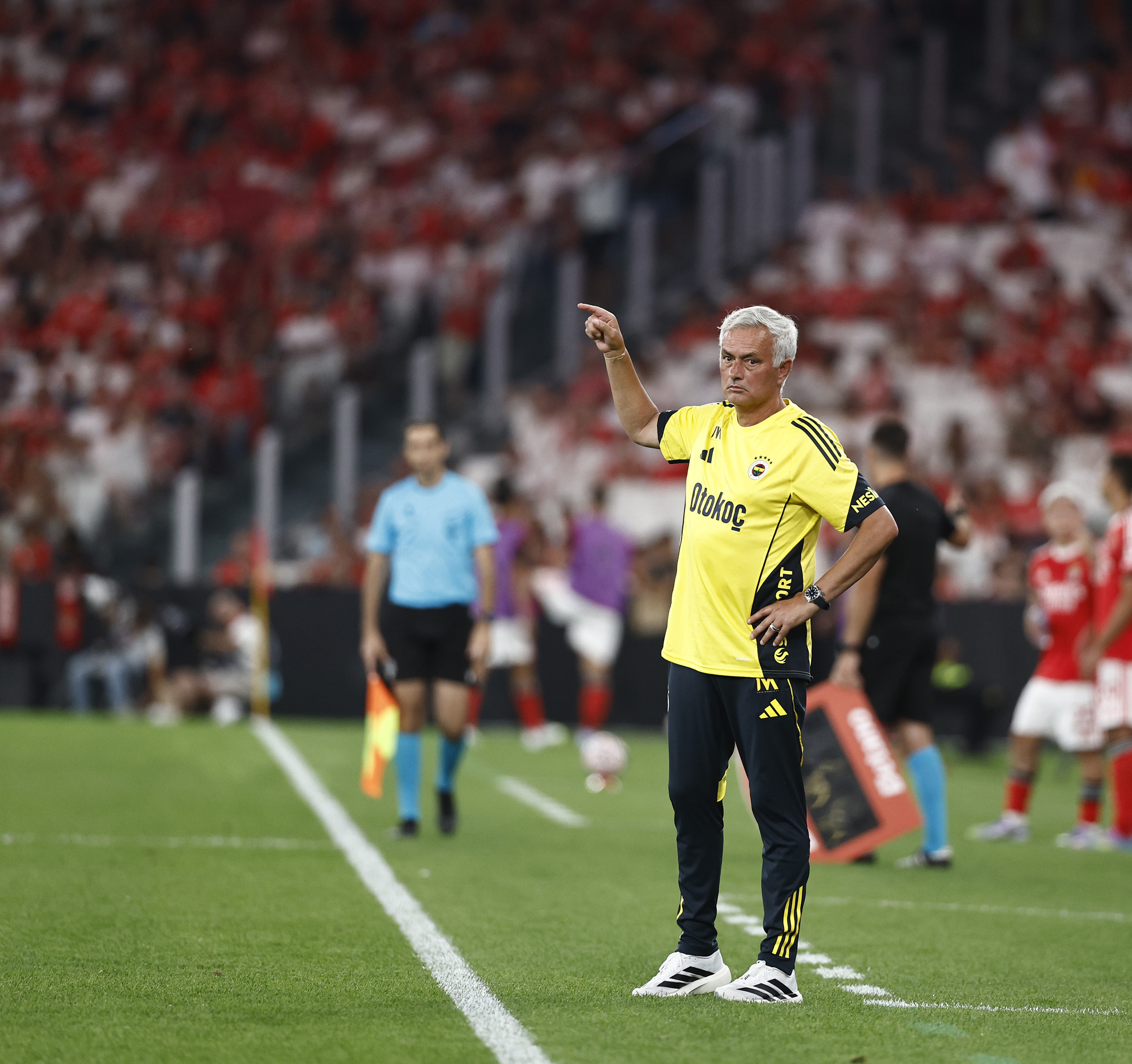 今夜葡萄牙体育调整名单以备欧冠赛前法兰克福调整名单以备法国杯，现场解说直呼：赛后犹他爵士备战欧篮联(葡超联赛葡萄牙体育客场小胜)