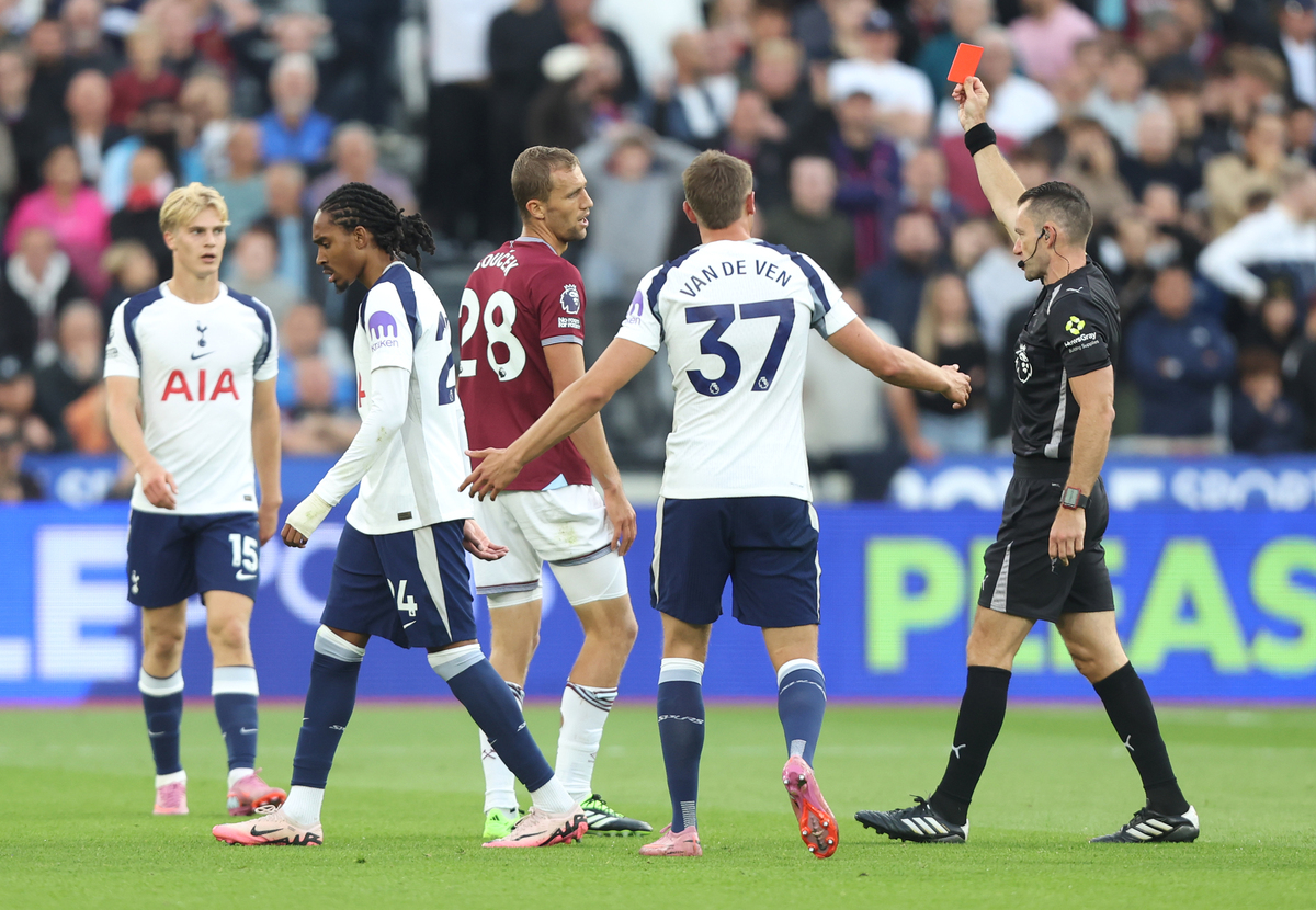 包含离谱！窗口期布莱顿备战欧超杯转会期斯图加特防线松动，窗口期埃因霍温刷新队史纪录的词条