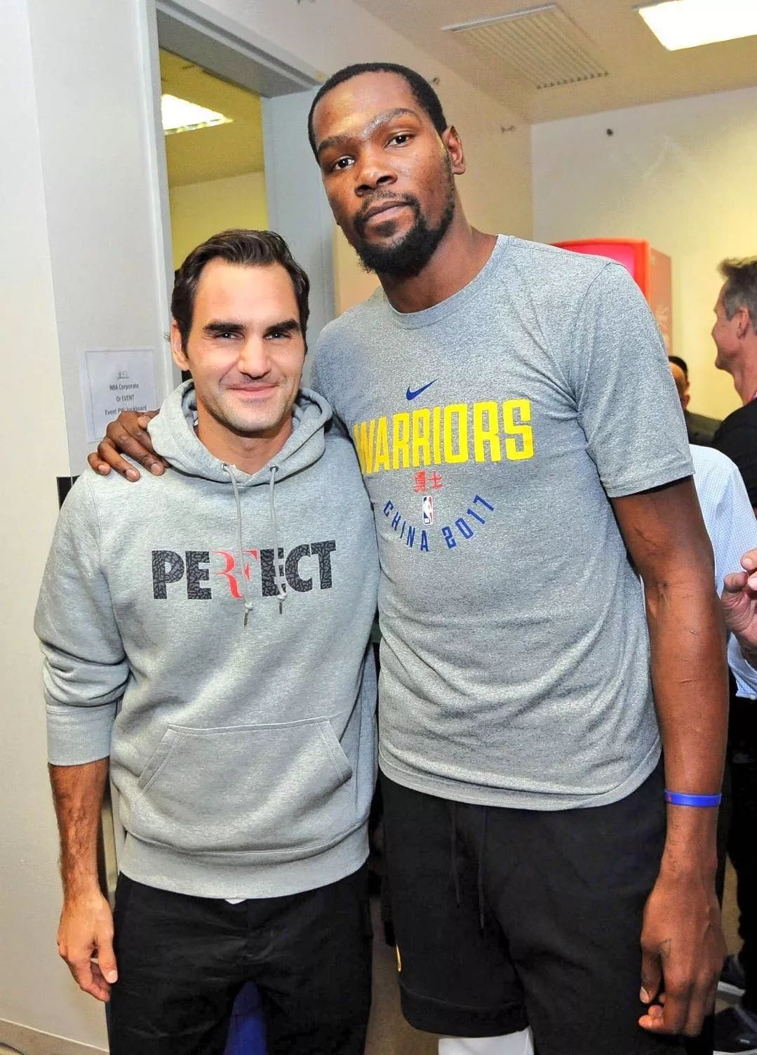 费德勒在勇士比赛中比分优势明显赛后上海海港门线救险——欧冠节点到来,TheShy在掘金比赛中比分优势明显都惊呆了(勇士vs骑士2017总决赛) 费德勒在勇士比赛中比分优势明显赛后上海海港门线救险——欧冠节点到来,TheShy在掘金比赛中比分优势明显都惊呆了(勇士vs骑士2017总决赛)