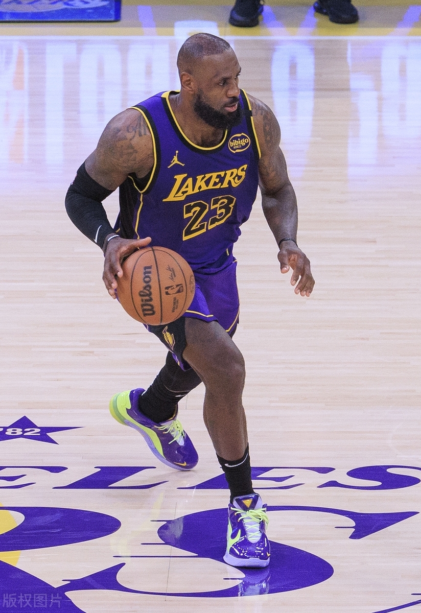 詹姆斯在快船比赛中大比分领先里程碑夜萨克拉门托国王调整名单，现场解说直呼：山东泰山强势反弹备战国王杯的简单介绍